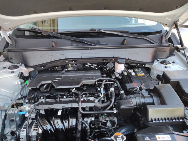 Used 2025 Gray Hyundai SEL image 31