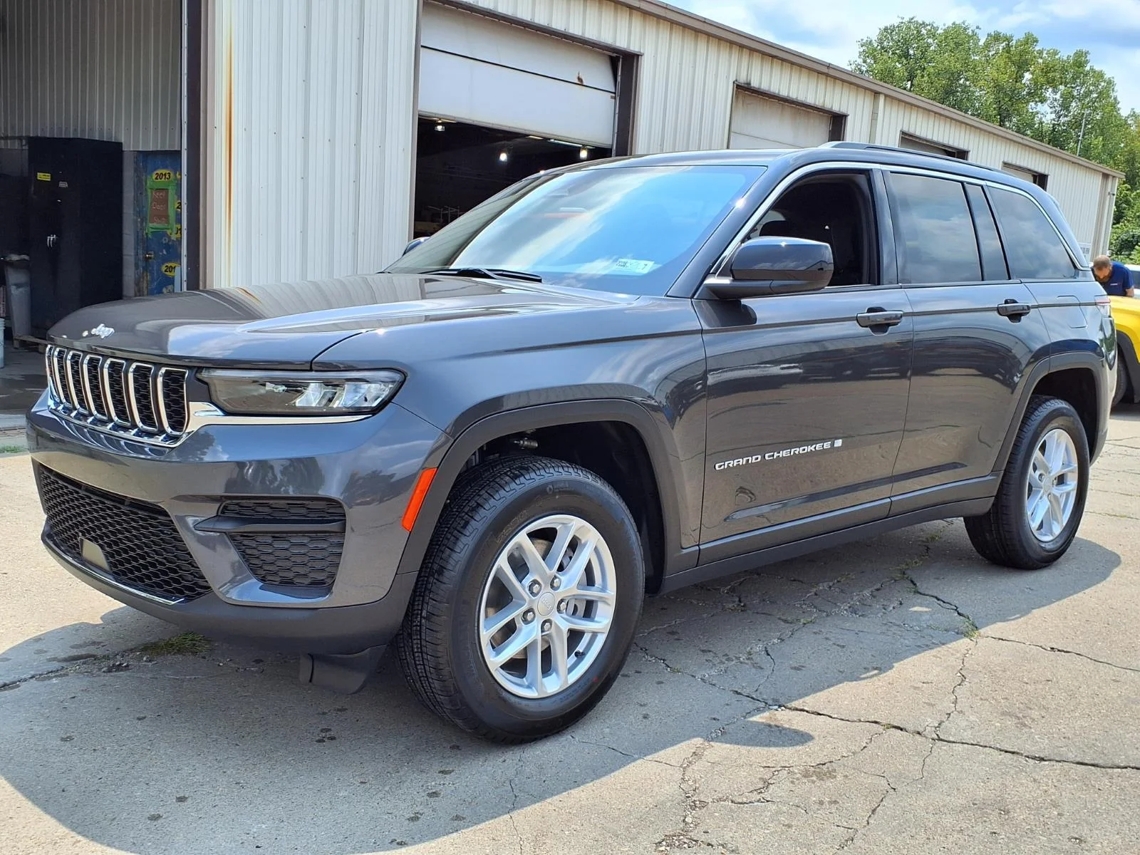 New 2026 Baltic Gray Metallic Clearcoat Jeep Laredo X image 3