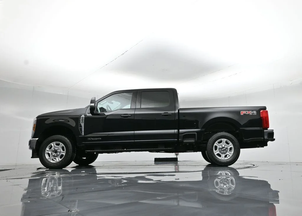 New 2026 Agate Black Metallic Ford XLT image 52