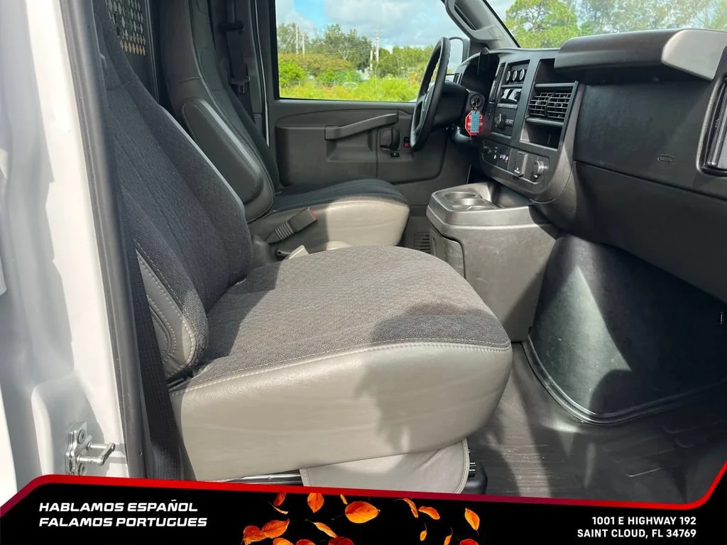 Used 2025 Summit White GMC Work Van image 13