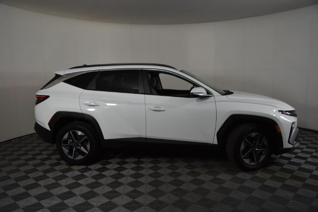 New 2026 White Hyundai SEL Premium AWD image 4