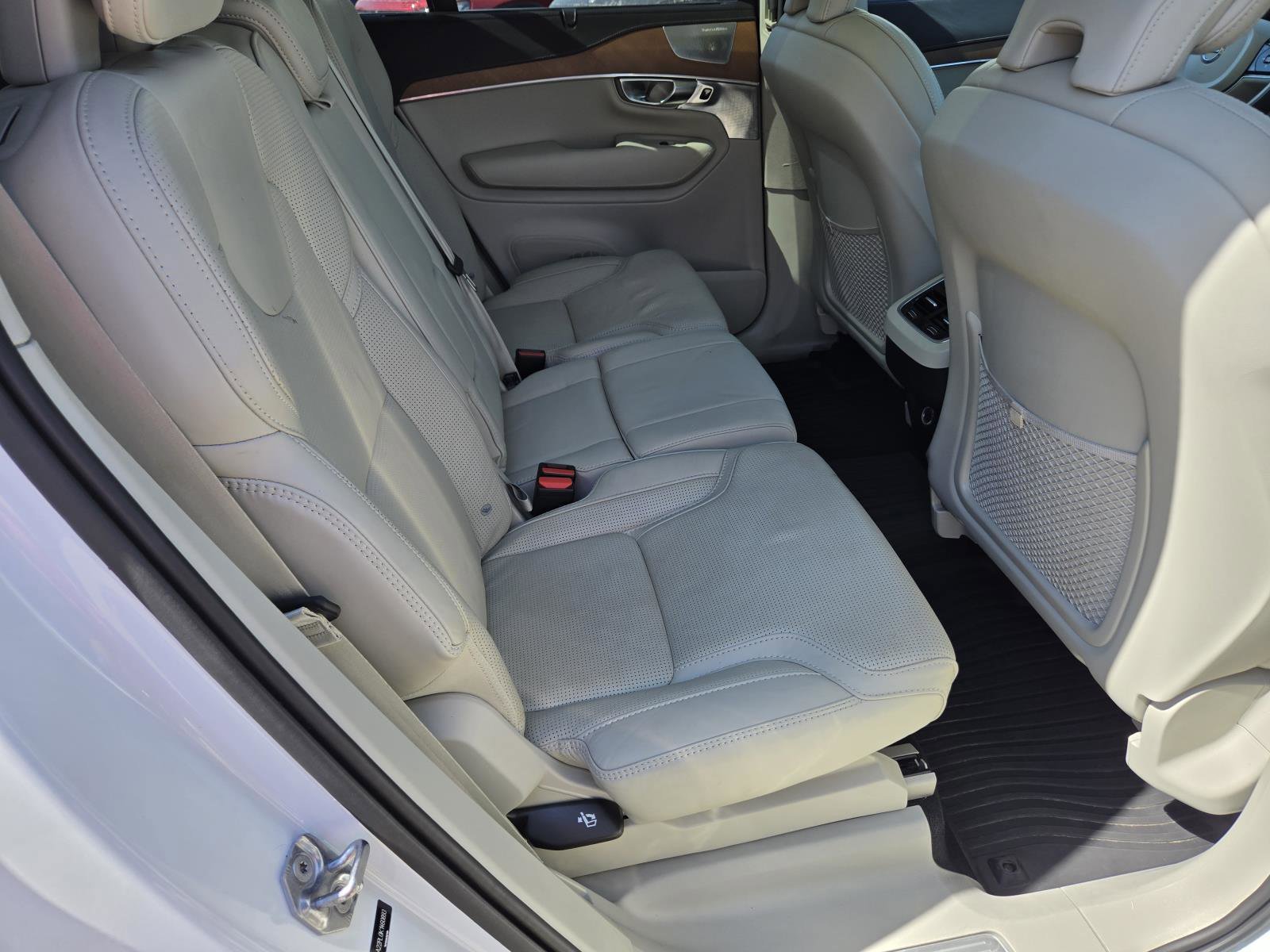 Used 2019 Crystal White Pearl Volvo Inscription image 39