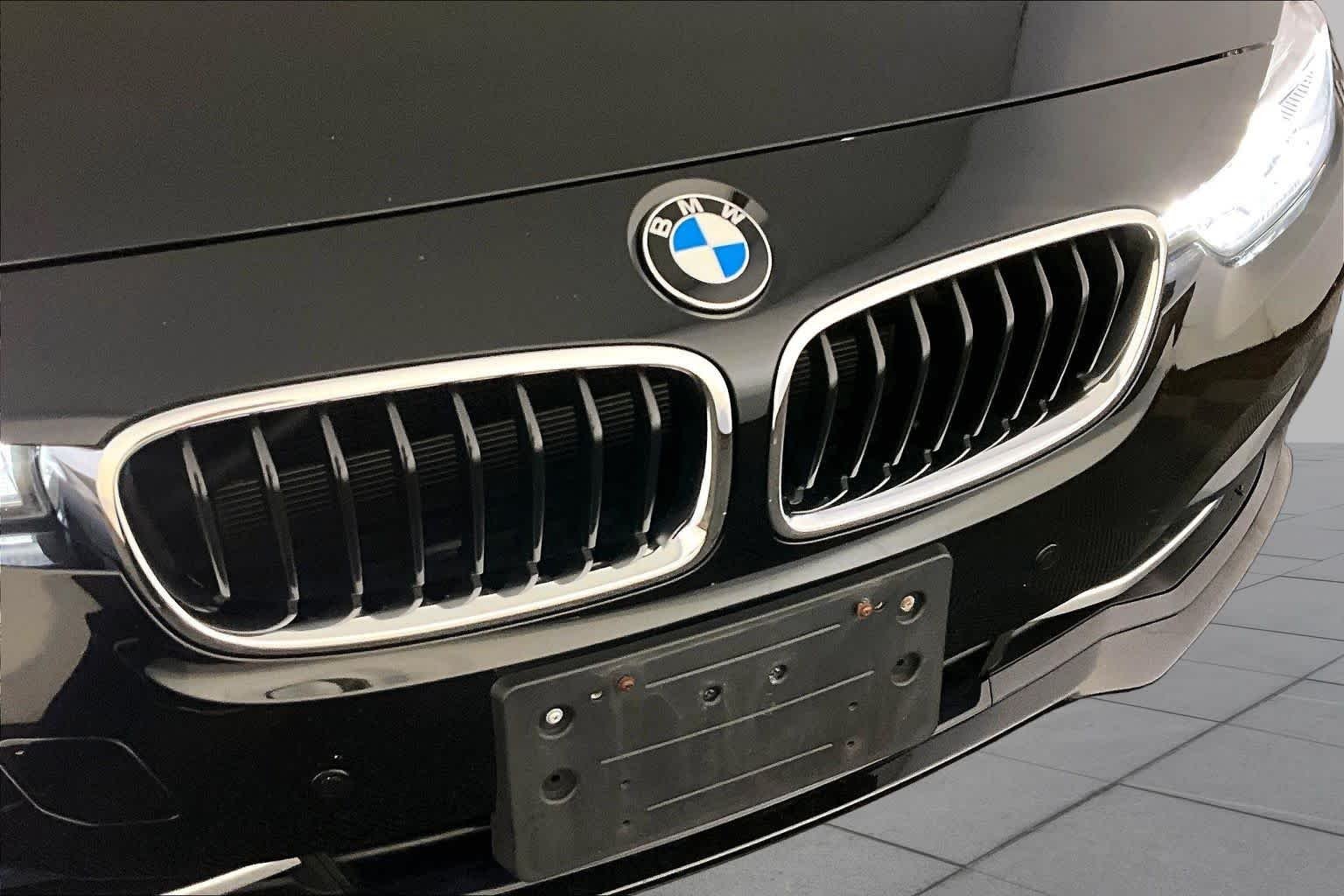 Used 2018 Black Sapphire Metallic BMW 330i xDrive image 32