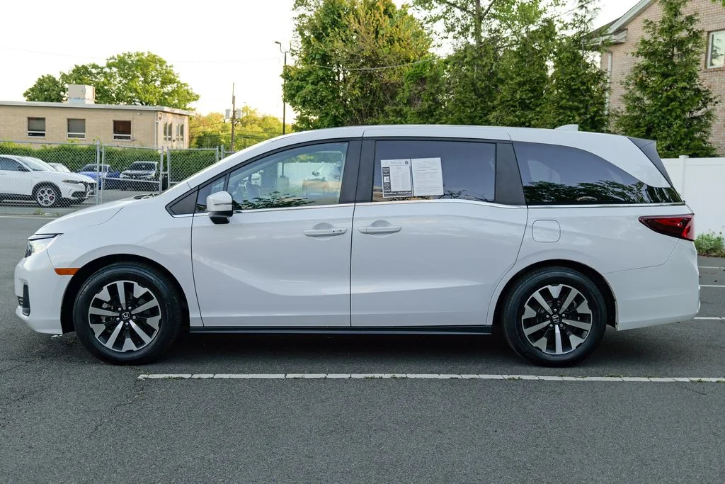 Used 2025 White Honda EX-L image 4