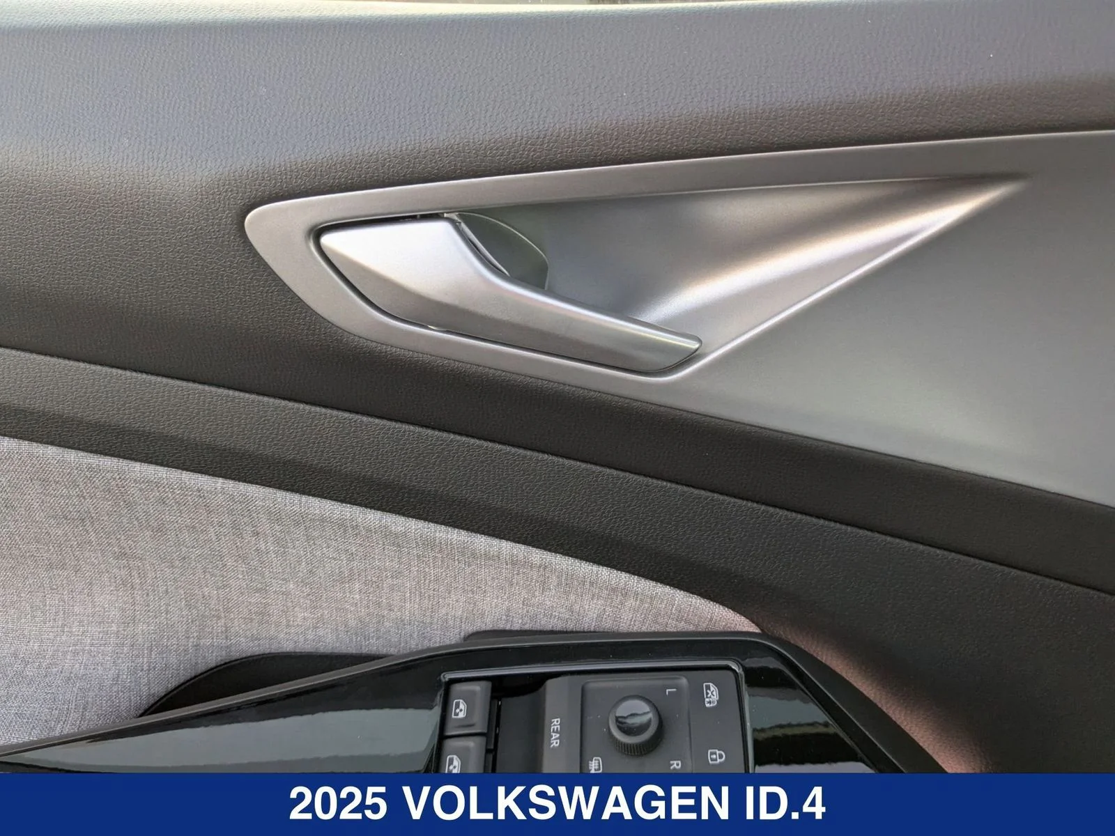 2025 Volkswagen ID.4 PRO - Photo 11