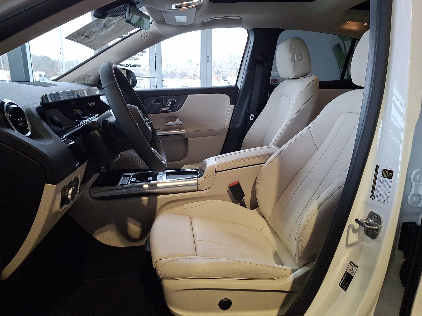 New 2026 Polar White Mercedes-Benz GLA 250 image 8
