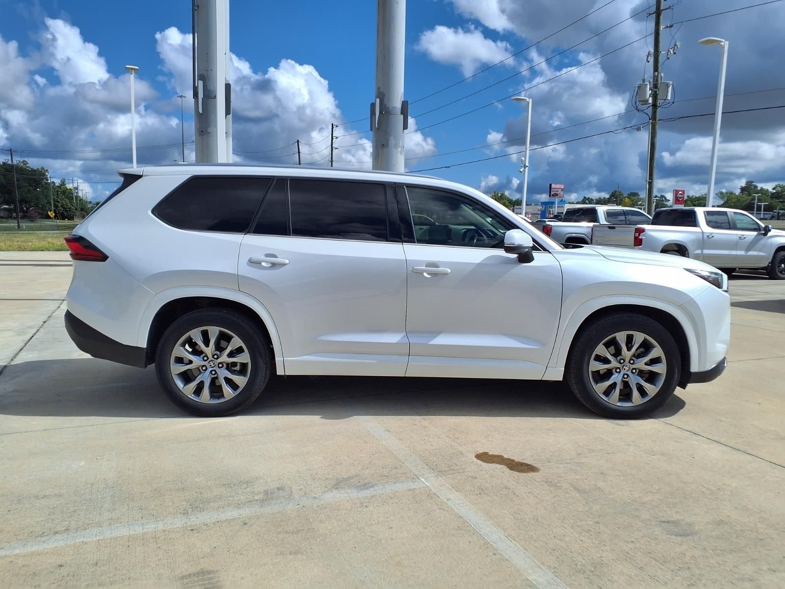 Used 2024 Pearl Toyota Limited image 5