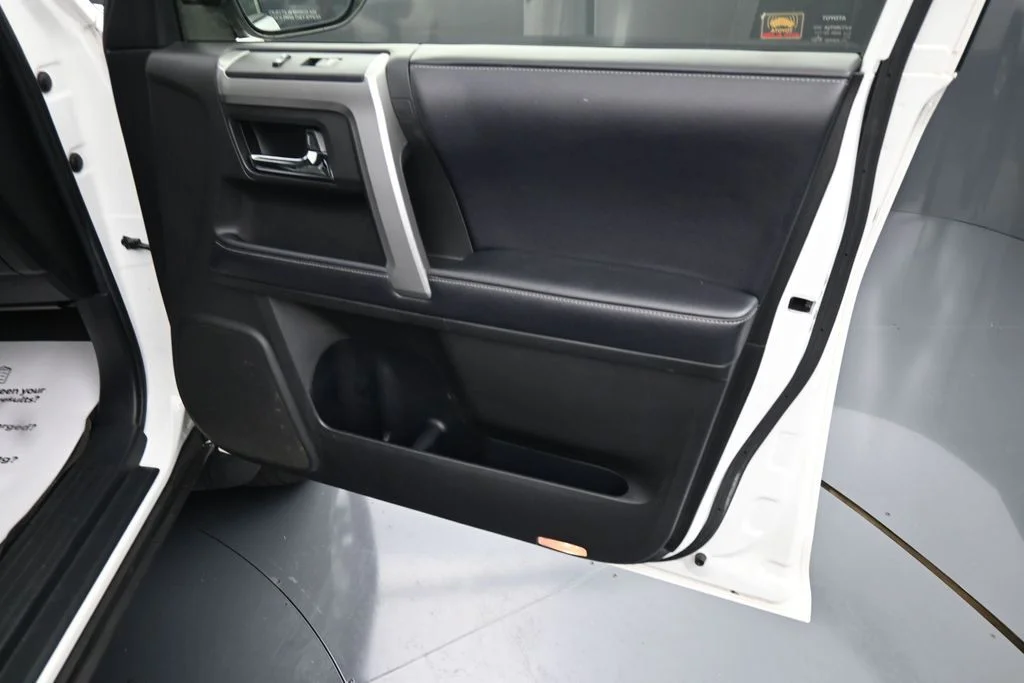Used 2018 White Toyota SR5 image 12