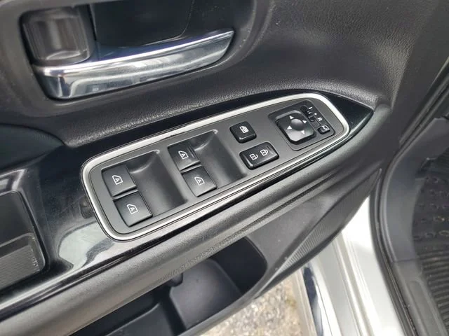 Used 2022 Silver Mitsubishi SEL image 9