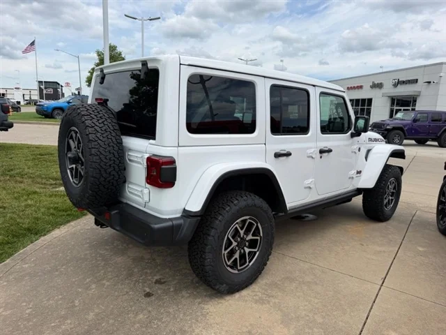 New 2026 Bright White Clear-Coat Exterior Paint Jeep Rubicon image 3