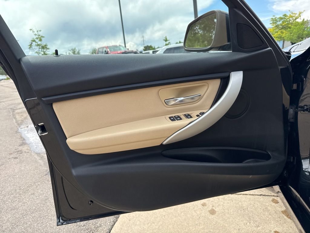 Used 2018 Black Sapphire Metallic BMW 320i xDrive image 10