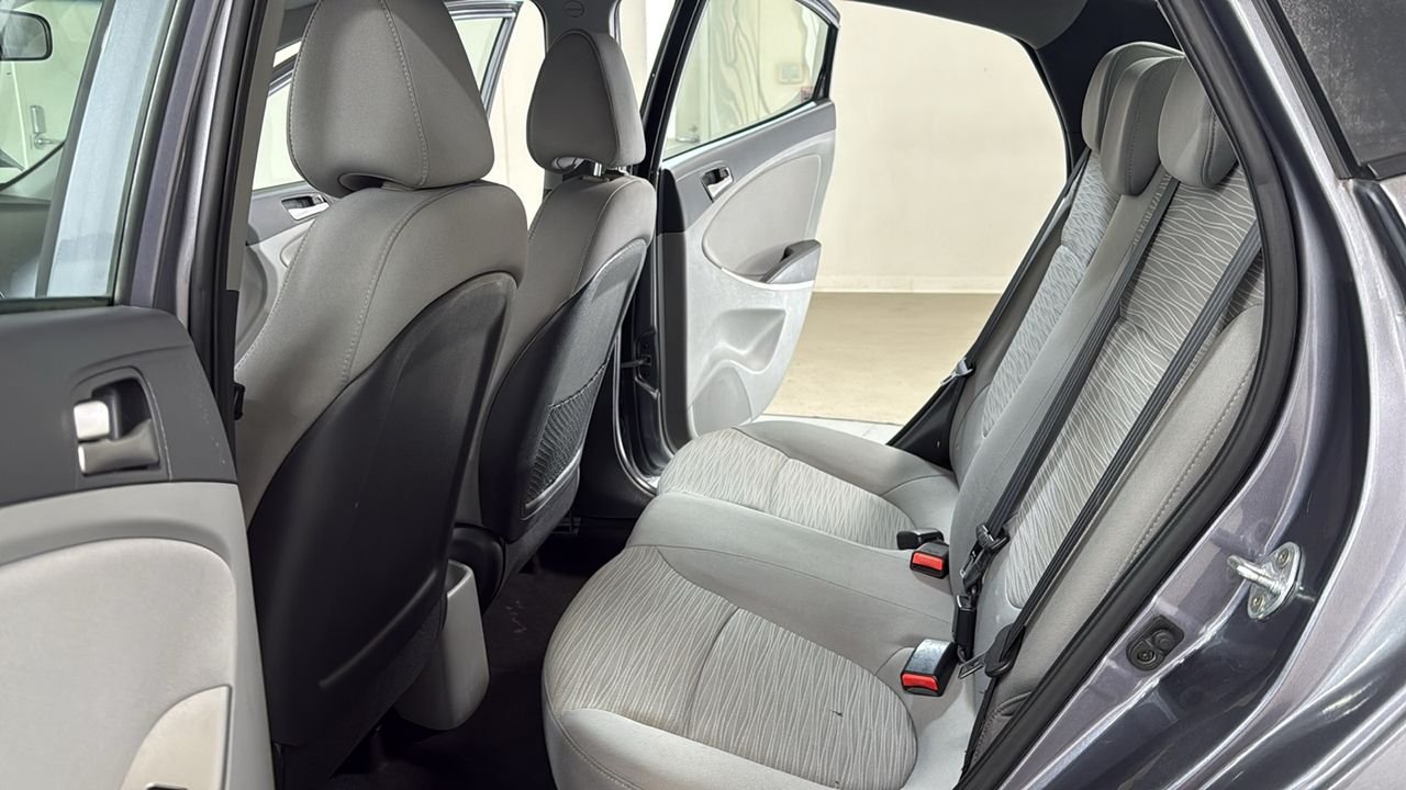 Used 2017 Gray Hyundai SE image 15