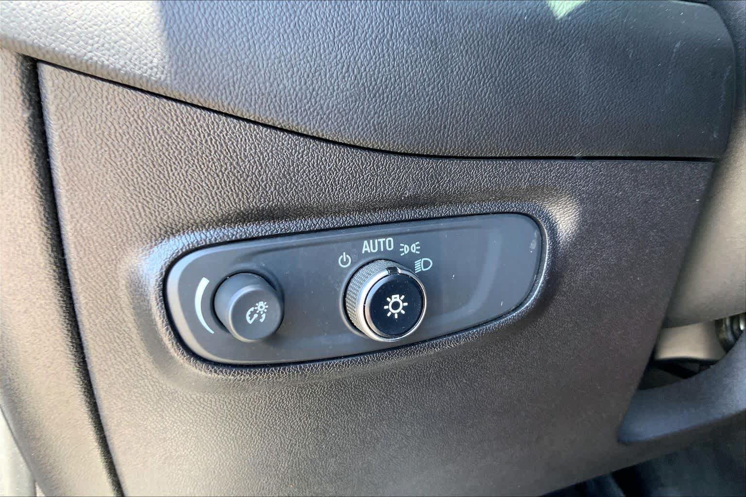 Used 2018 Pepperdust Metallic Chevrolet LT image 28