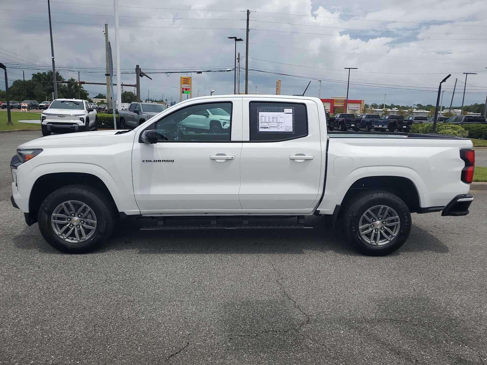 2026 Chevrolet Colorado LT photo 2