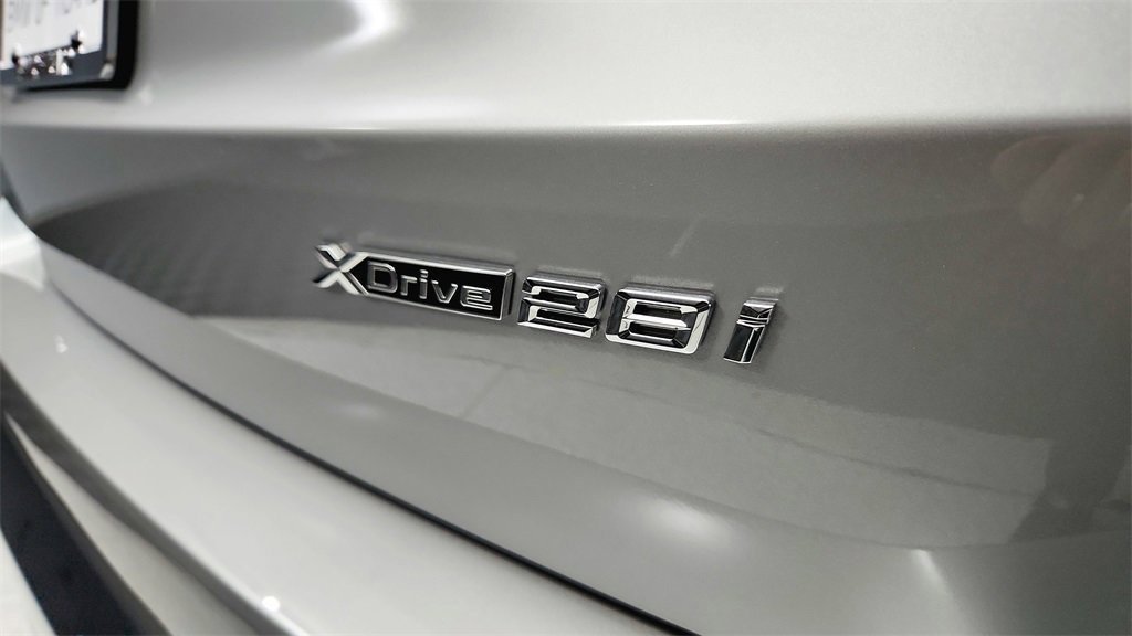 Used 2026 Space Silver Metallic BMW xDrive28i image 33