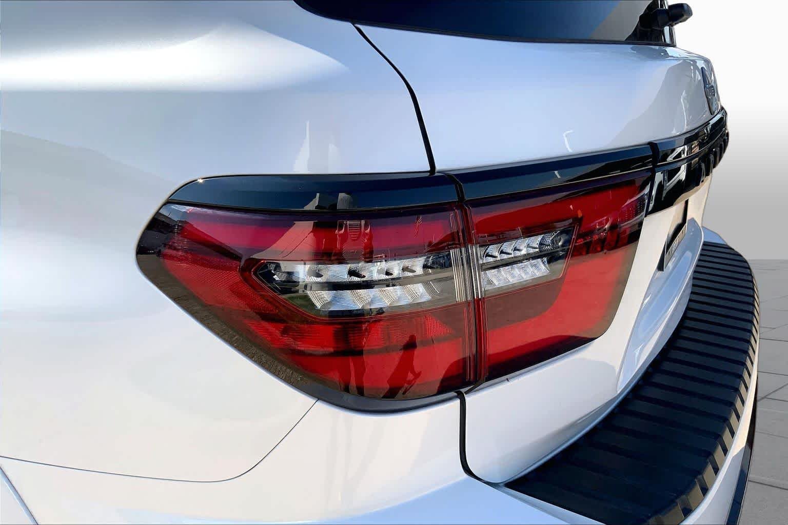 Used 2023 Aspen White Tricoat Nissan SL image 29