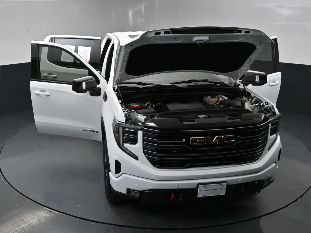 Used 2025 White GMC AT4 image 43