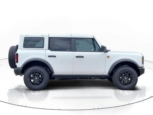 New 2026 Oxford White Ford Badlands image 4