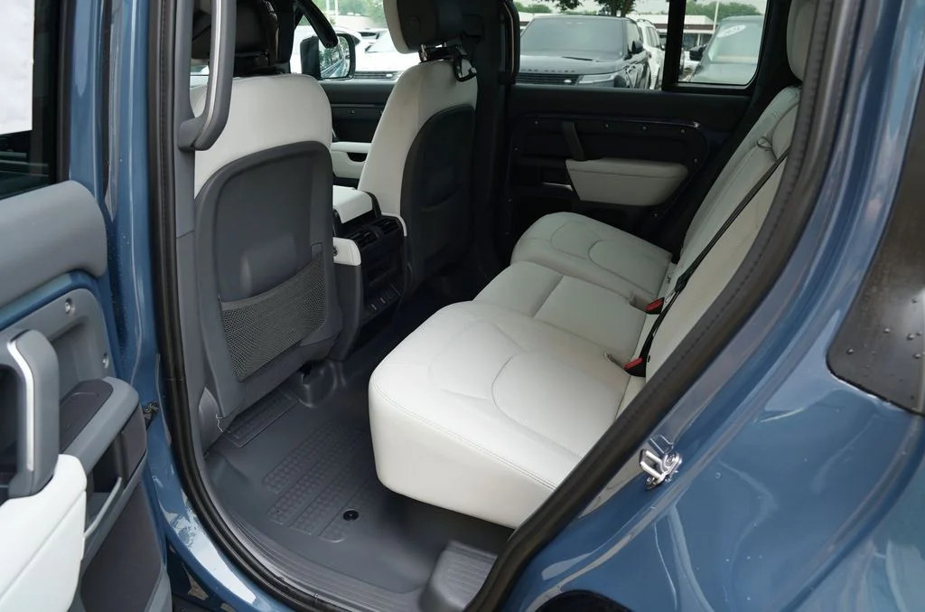 New 2026 Tasman Blue Land Rover X-Dynamic SE image 32