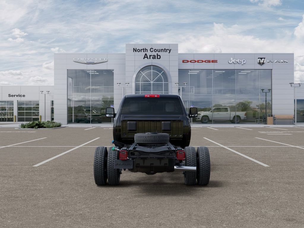 New 2026 Diamond Black Crystal Pearl-Coat Exterior Paint RAM Tradesman image 7