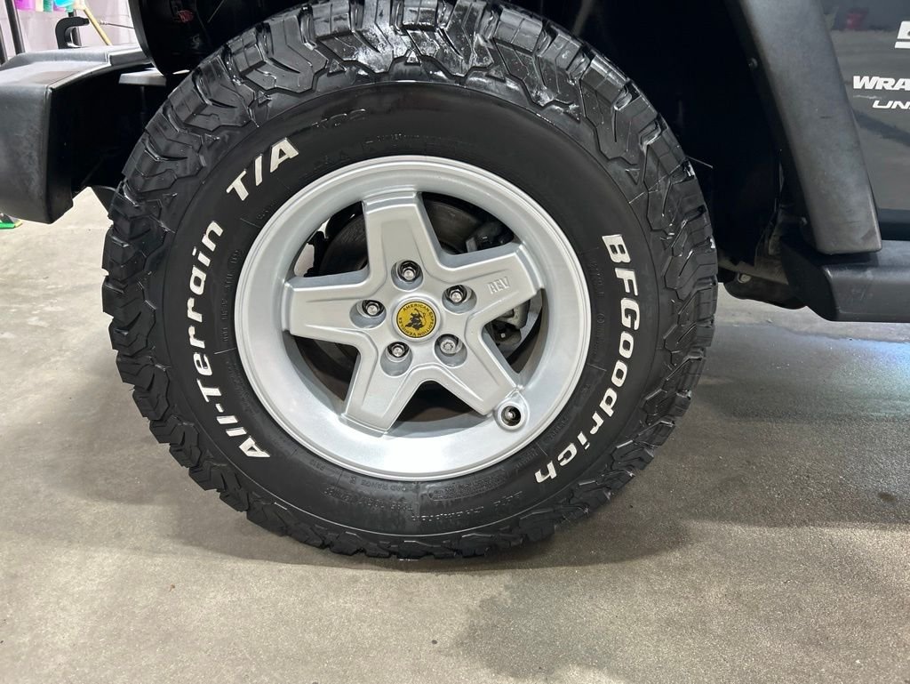 Used 2018 Gray Jeep Unlimited Sport image 10