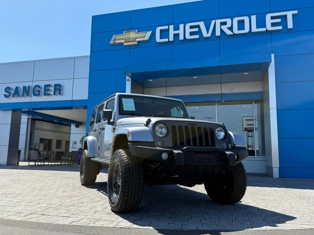 Used 2018 Silver Jeep Unlimited Sport image 2