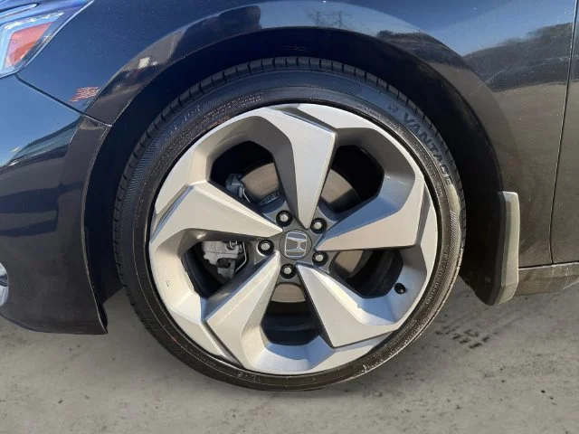 Used 2020 Black Honda Touring 2.0T image 9