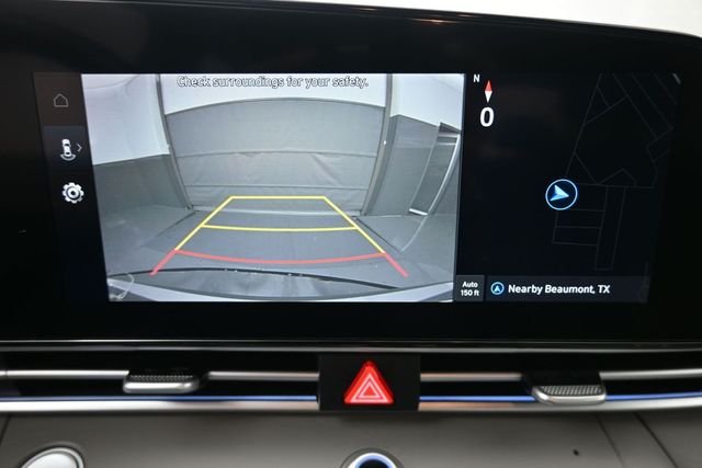 Used 2025 Silver Hyundai SEL Convenience image 3
