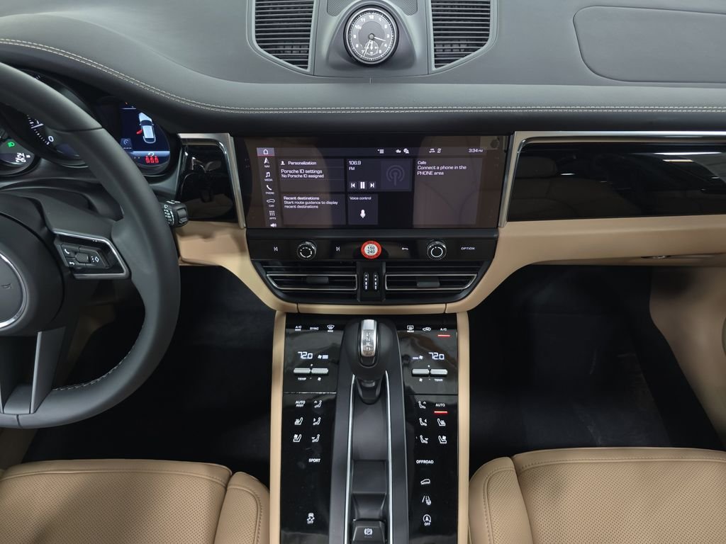 2026 Porsche Macan T - Photo 16