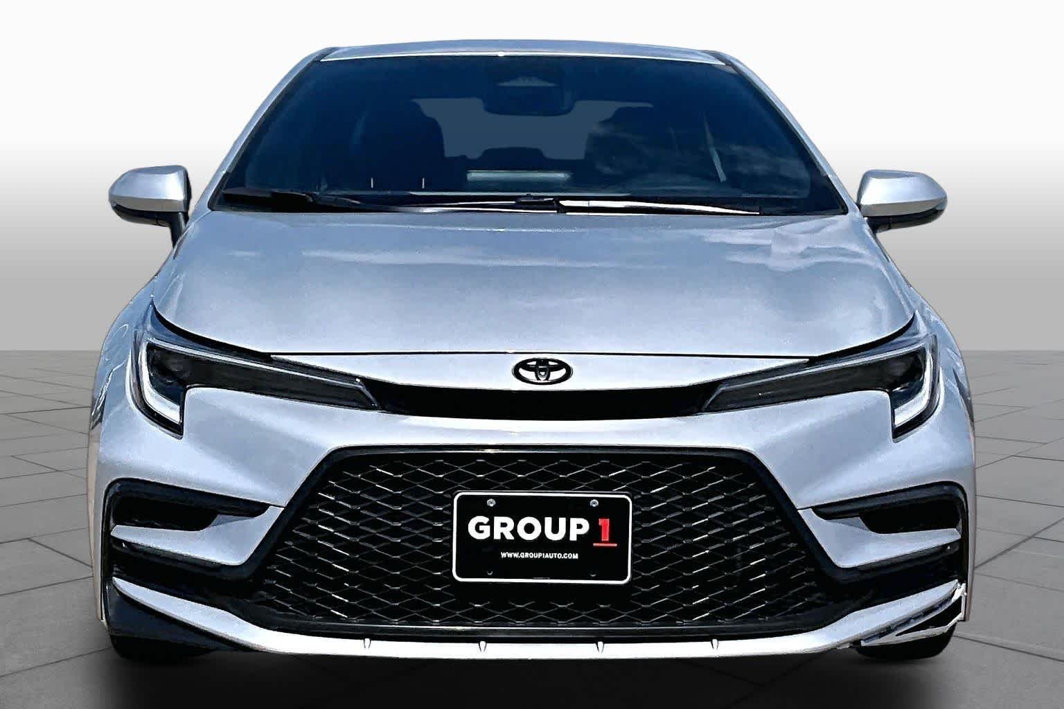 Used 2025 Classic Silver Metallic Toyota SE image 4