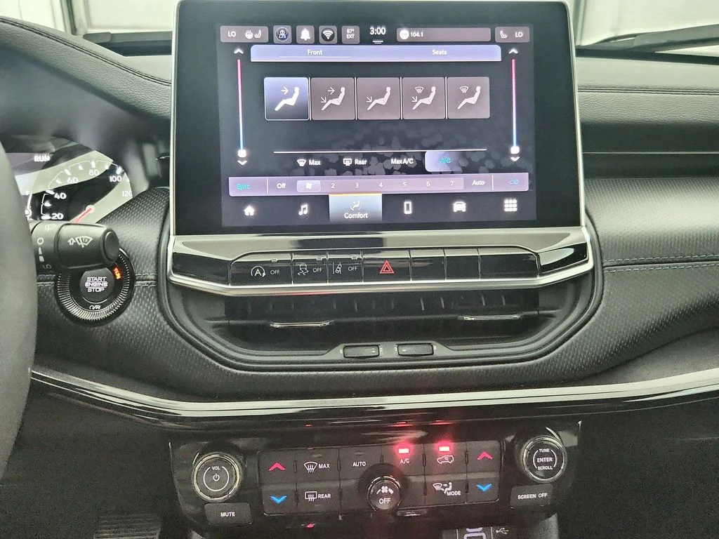 Certified Used 2025 Black Jeep Latitude image 29