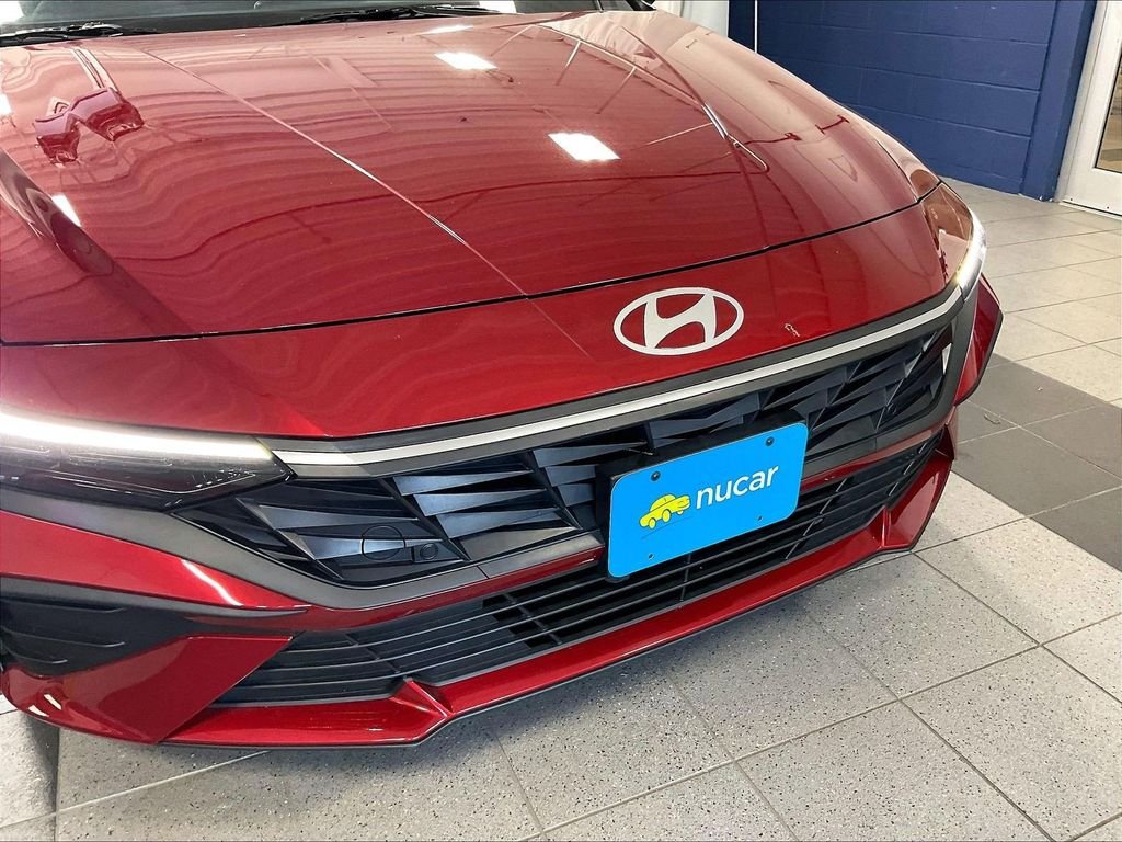 Used 2025 Red Hyundai SEL Sport image 30