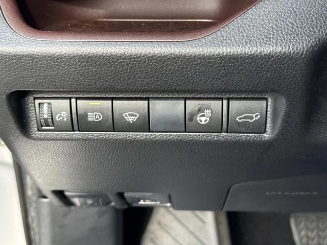 Used 2019  Toyota Limited image 44