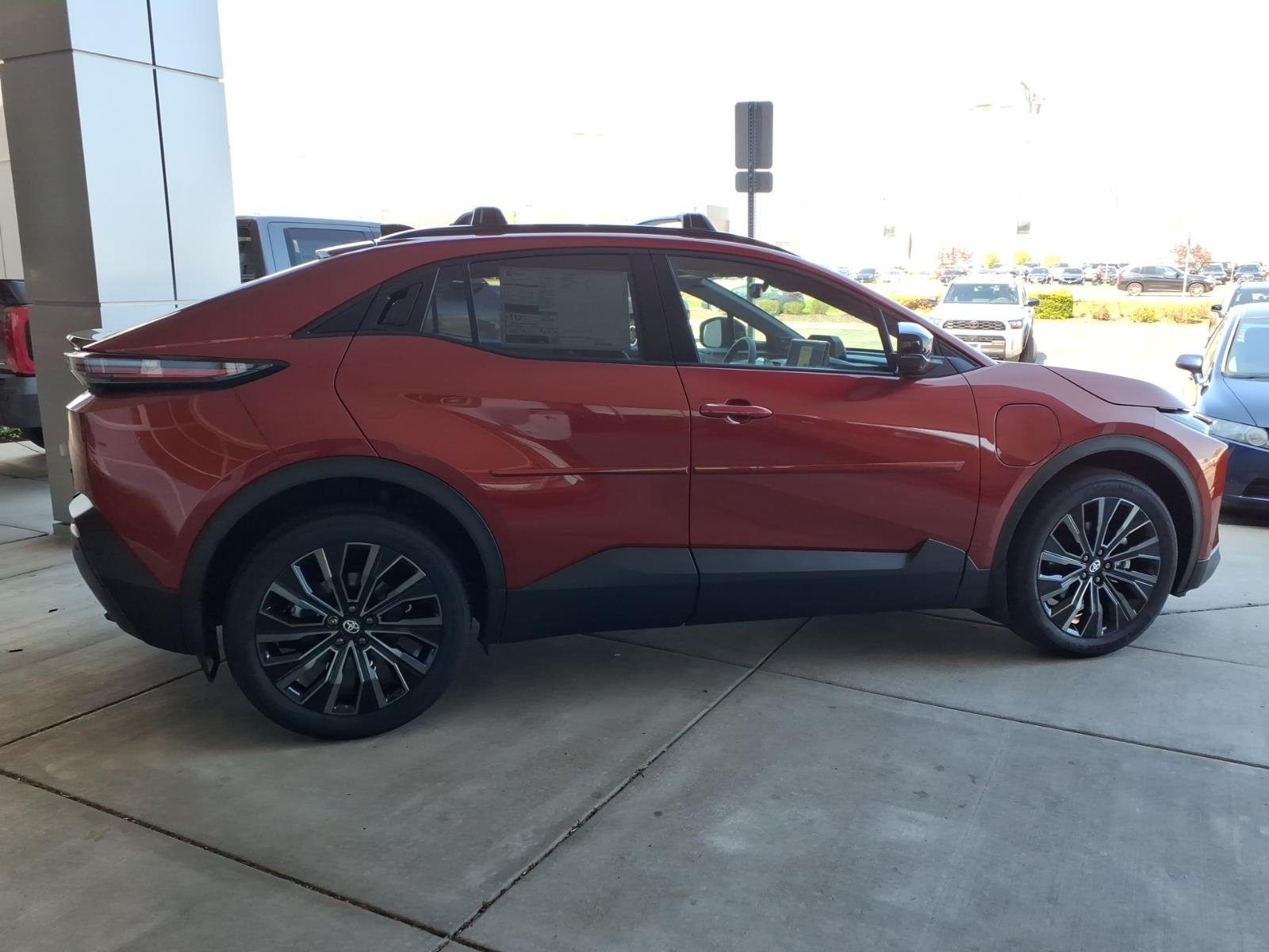 2026 Toyota C-HR XSE - Photo 8