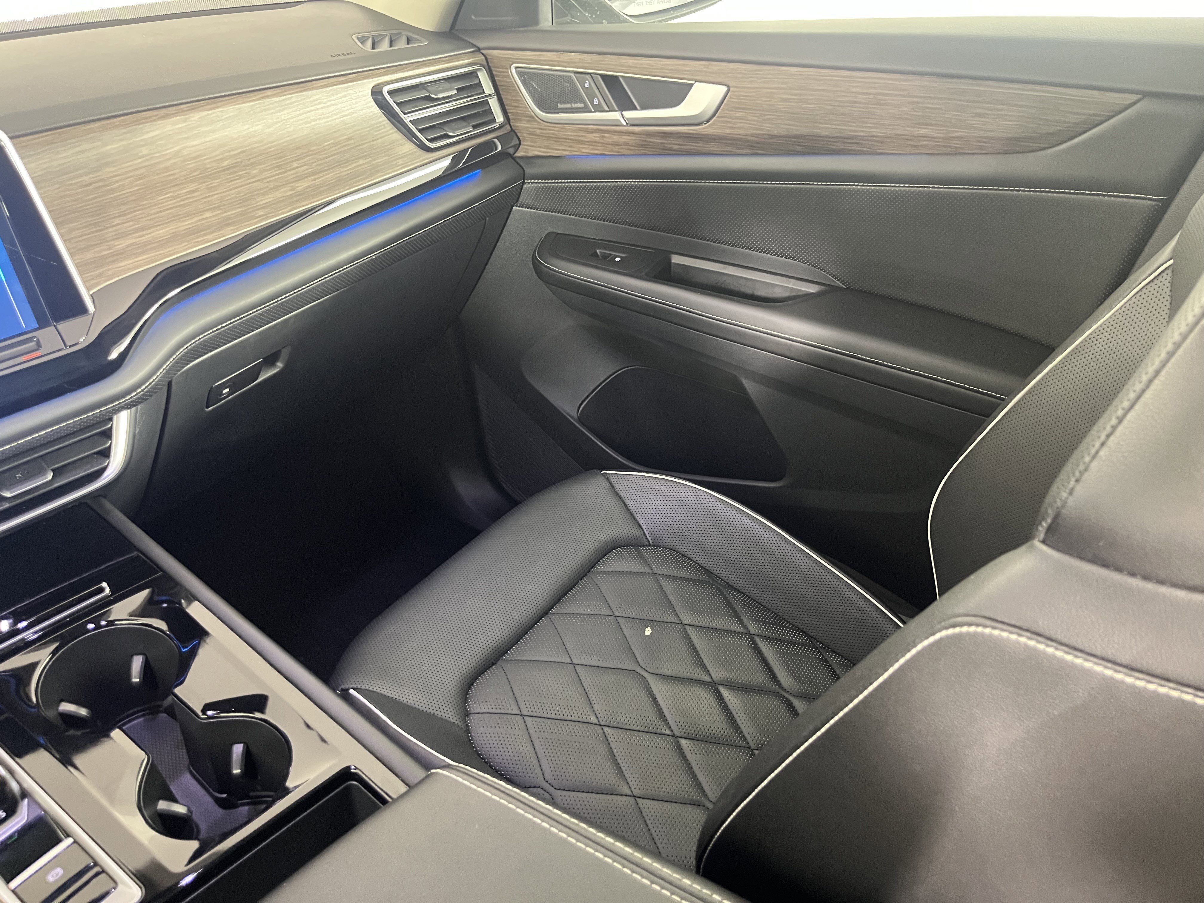 2024 Volkswagen Atlas SEL Premium R-Line - Photo 11