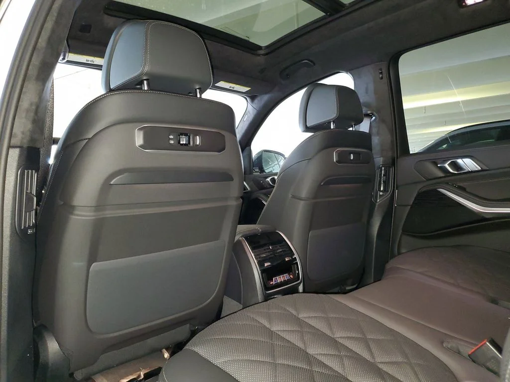 New 2027 White BMW xDrive40i image 10