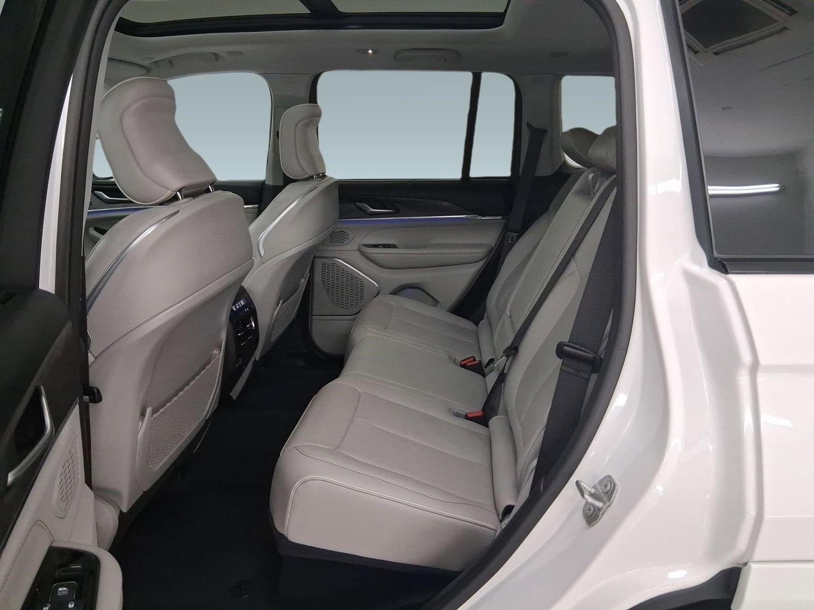 2023 Jeep Grand Cherokee Overland - Photo 13