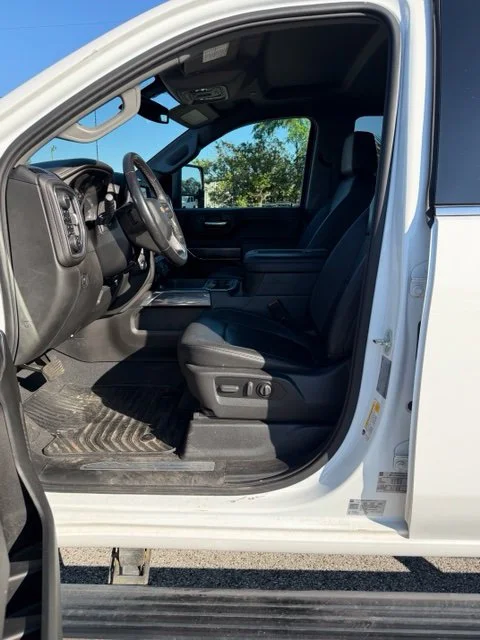 Used 2022 White Chevrolet LTZ image 3