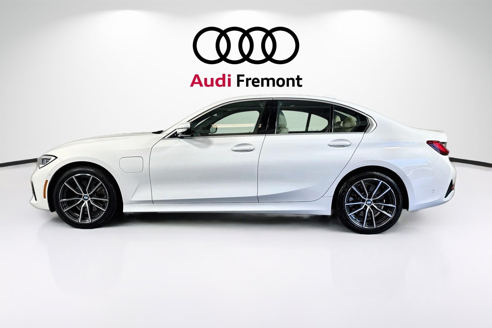 Used 2021 Alpine White BMW 330e image 1
