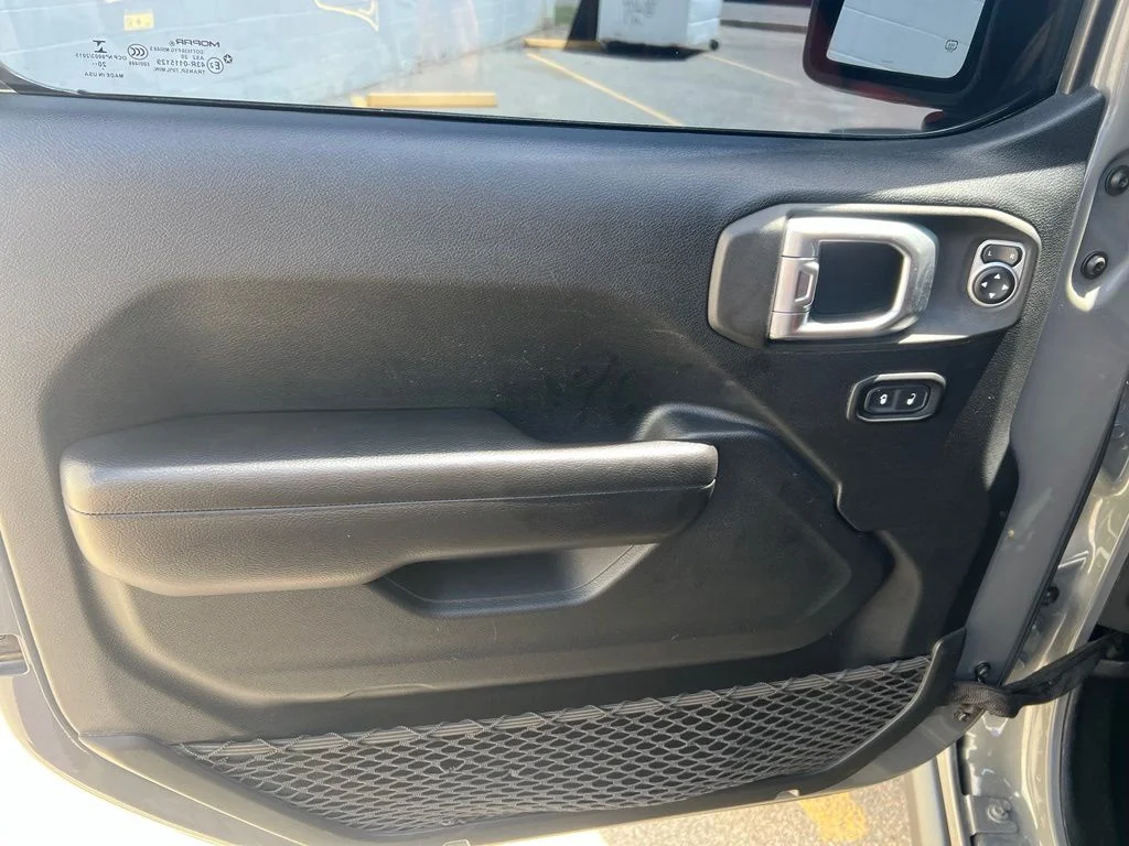 Used 2021 Sting Gray Clearcoat Jeep Mojave image 9