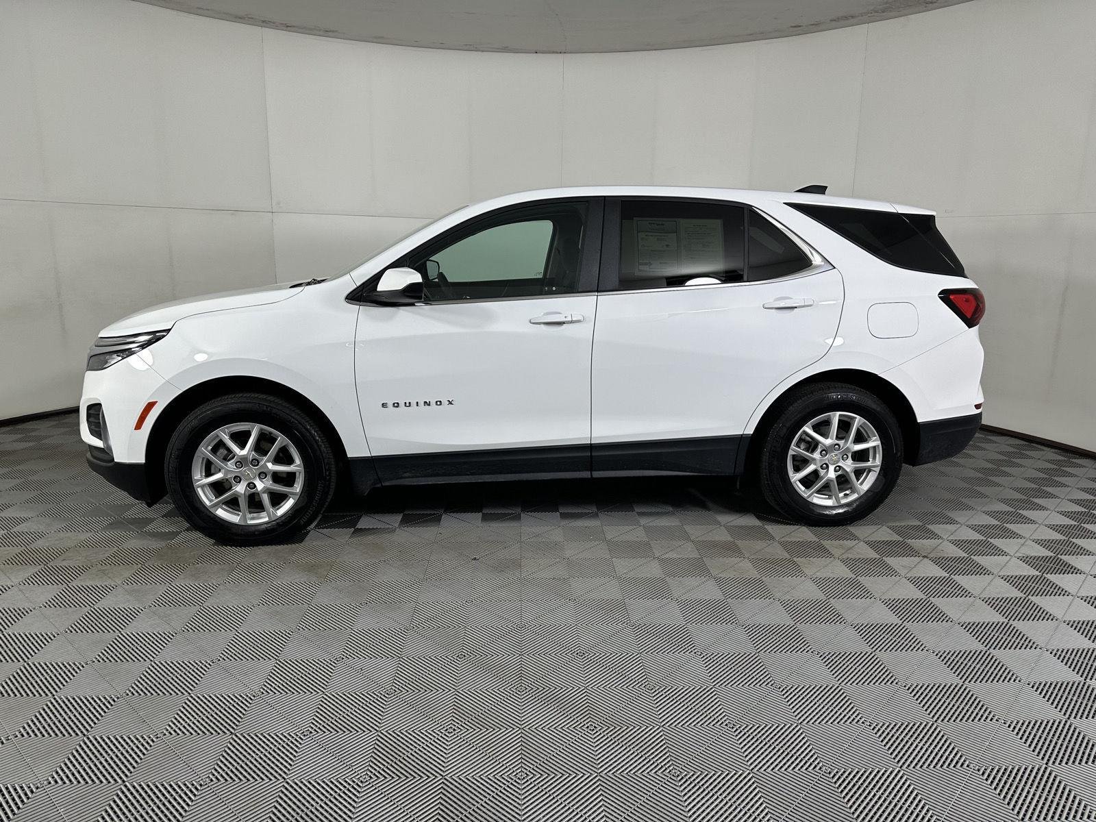 Used 2024 Summit White Chevrolet LT image 14