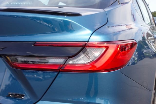 New 2026 Ocean Gem with Midnight Black Metallic roof <sup>1</sup> Toyota  XSE image 7