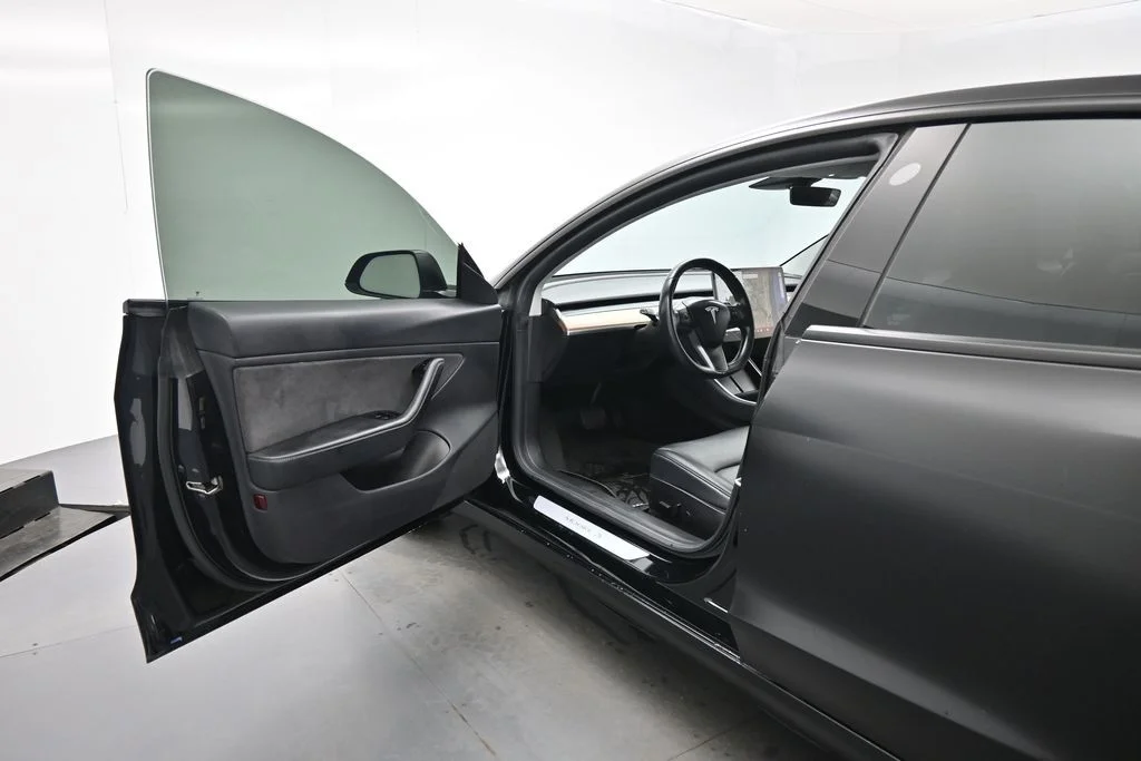 Used 2019 White Tesla Standard Range Plus image 7