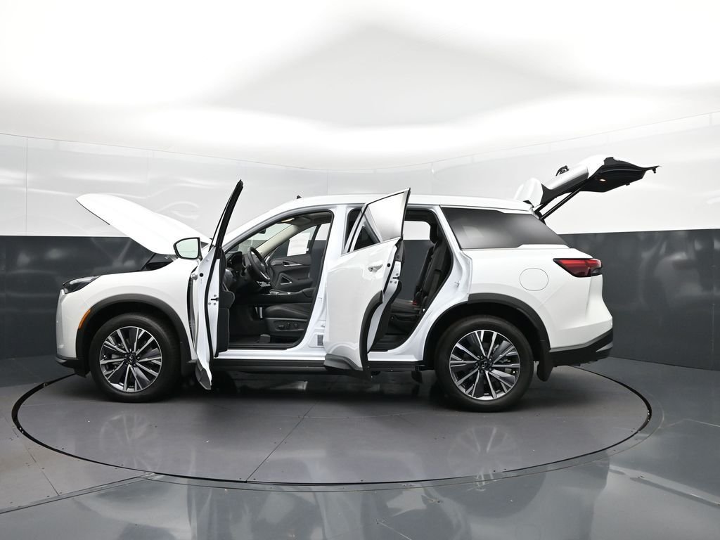 New 2027 RADIANT WHITE INFINITI Luxe FWD image 47