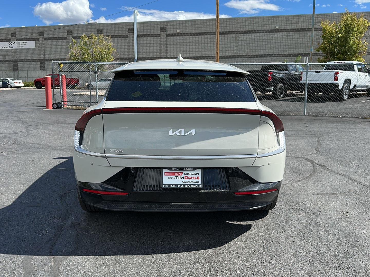 Used 2022 White Kia Wind image 15