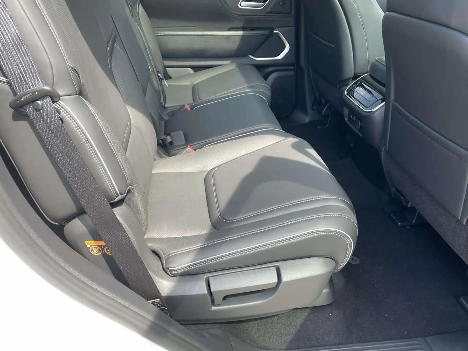 New 2026 Radiant White INFINITI LUXE image 21