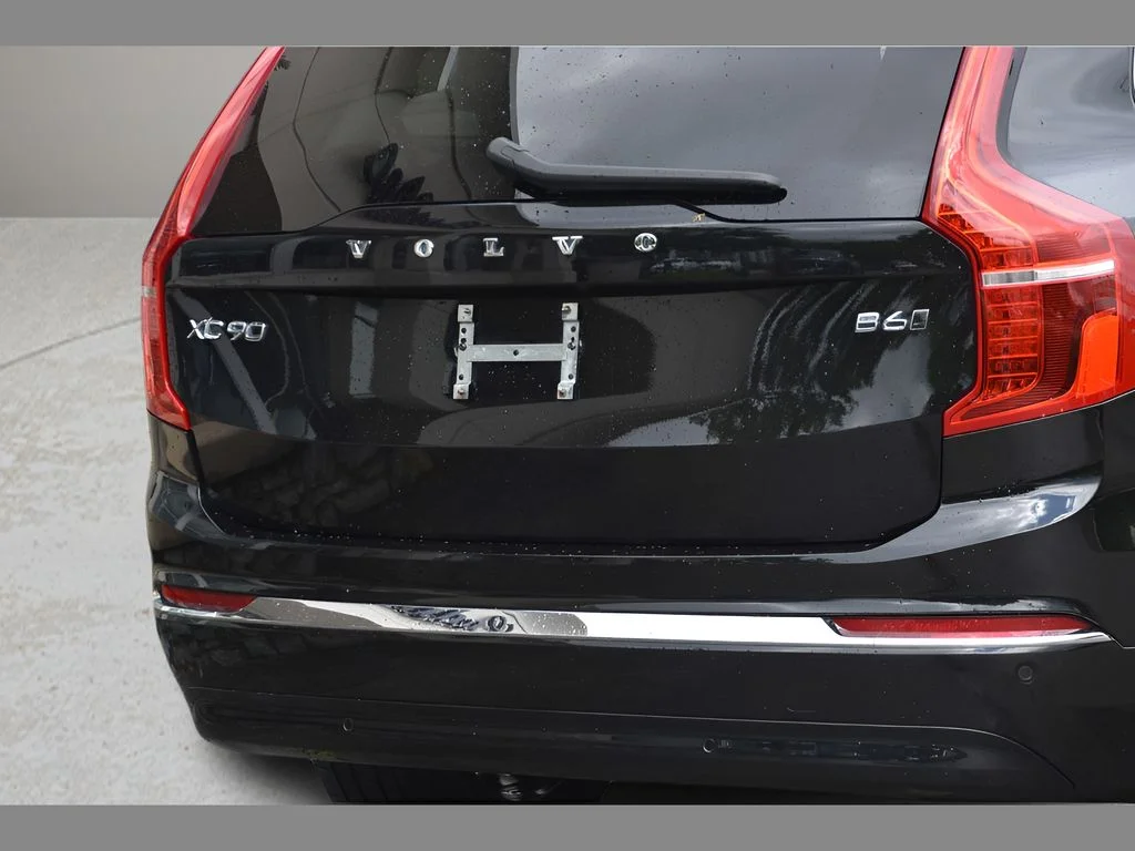 Certified Used 2023 Onyx Black Metallic Volvo Plus image 31