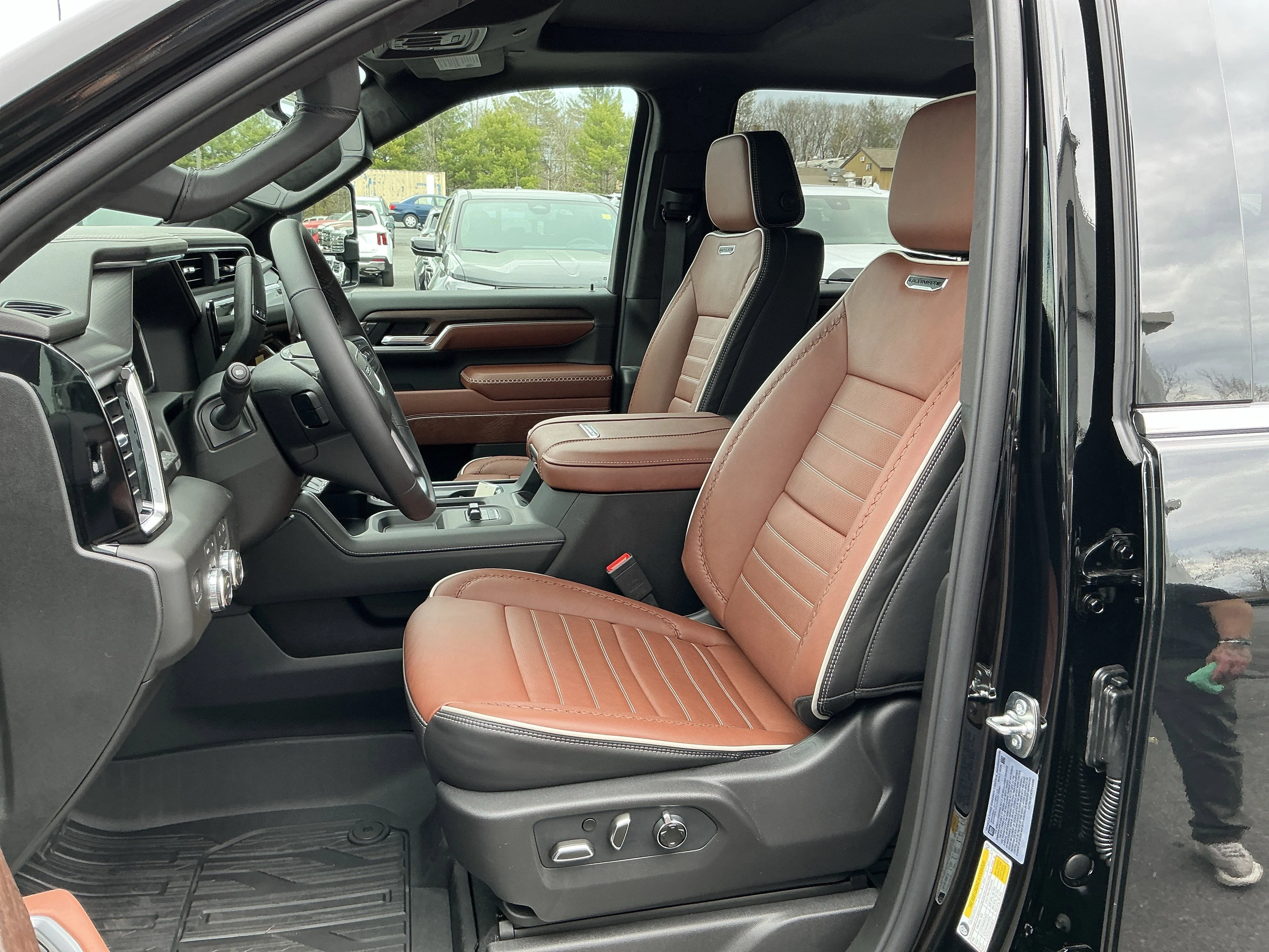 New 2026 Onyx Black GMC Denali Ultimate image 25