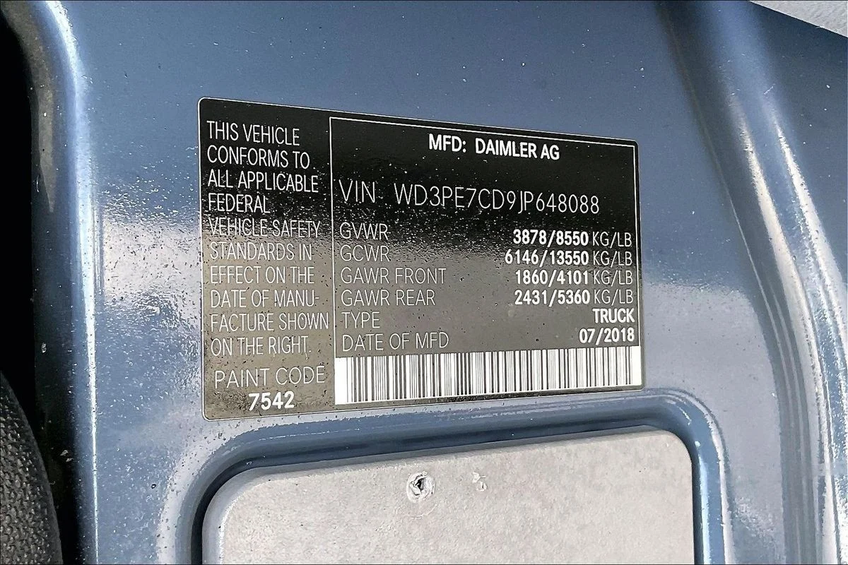 Used 2018  Mercedes-Benz Standard Roof V6 image 12