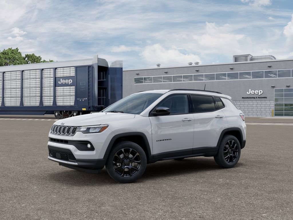 New 2026 Bright White Clearcoat Jeep Latitude image 2